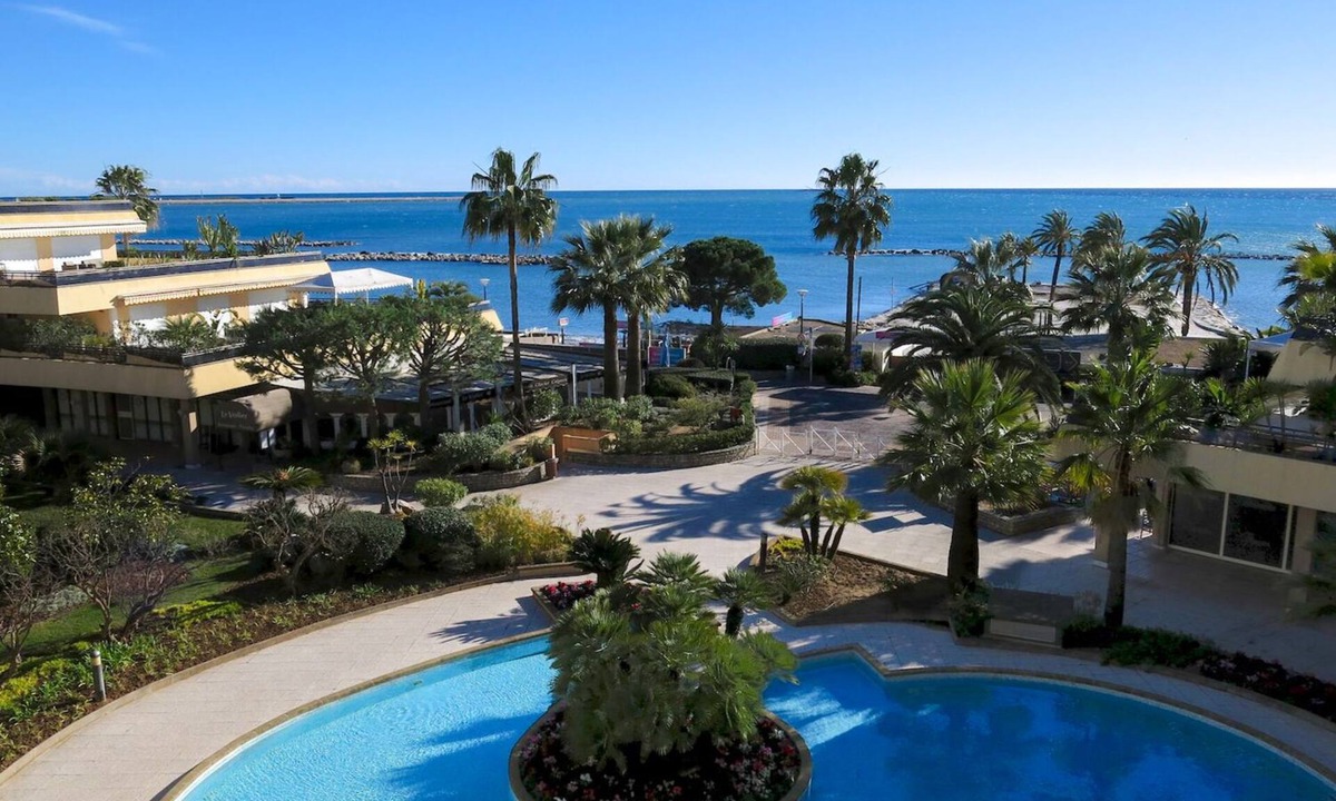 Saint-Laurent-du-Var Apartment | Luxory apartment on the beach
