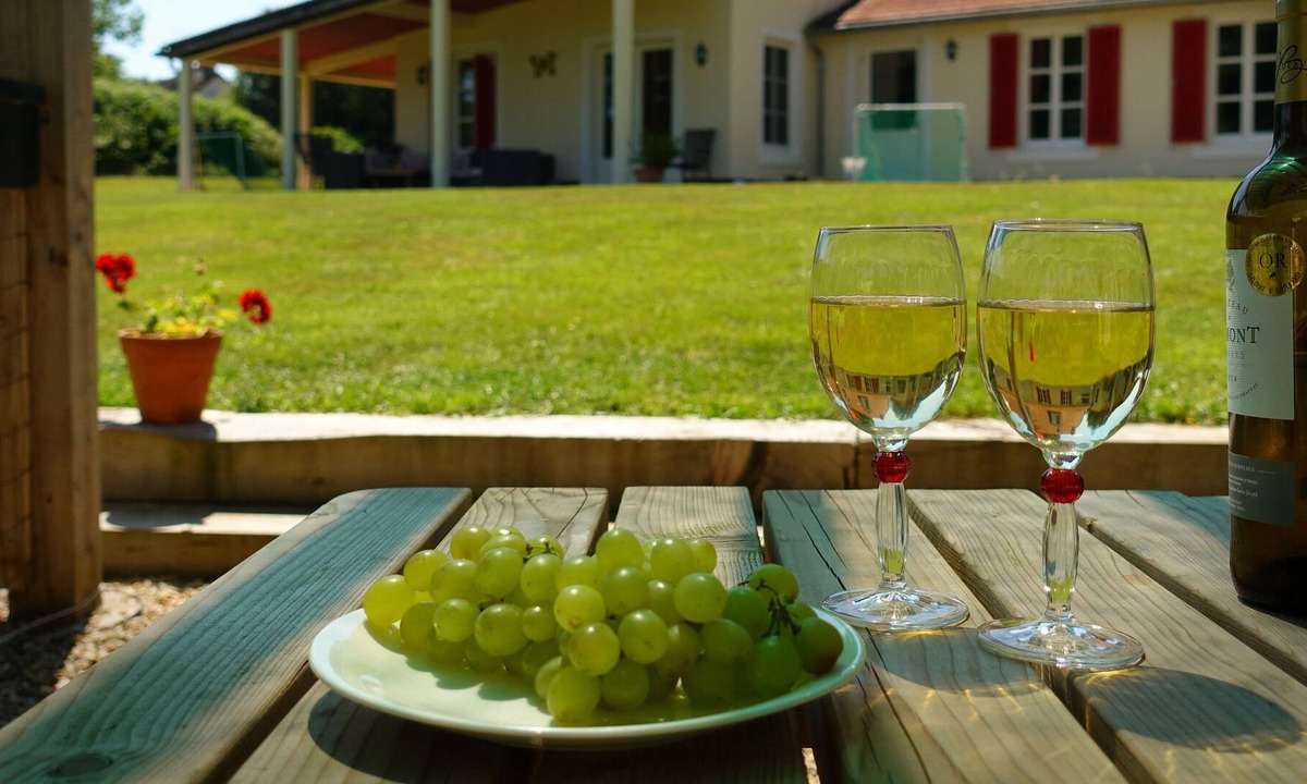Saint-Sulpice-les-Feuilles Villa | Luxury holiday villa in rural area