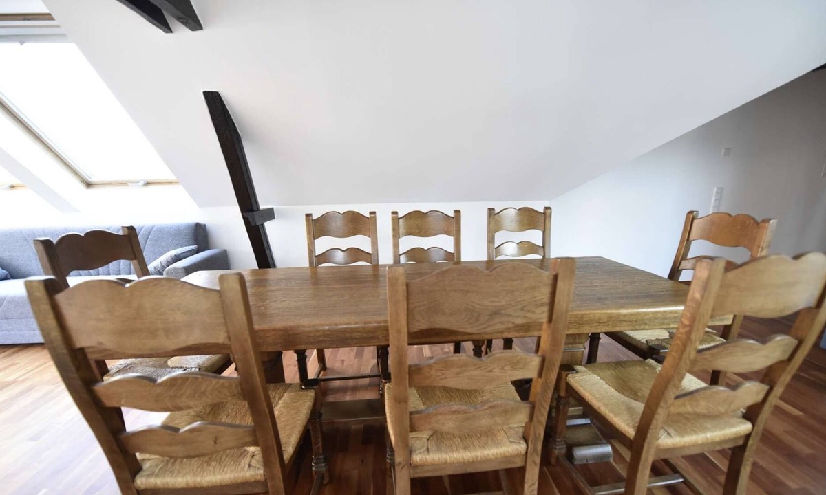Rath Apartment | Luxuriöse Messe- und Ferienwohnung ca. 130qm mit Balkon.