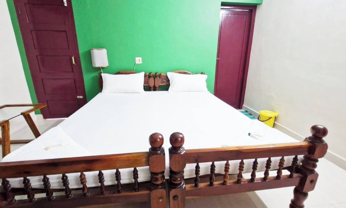 Varkala Bed & Breakfast | Luxurious 1 double Bed BnB 10