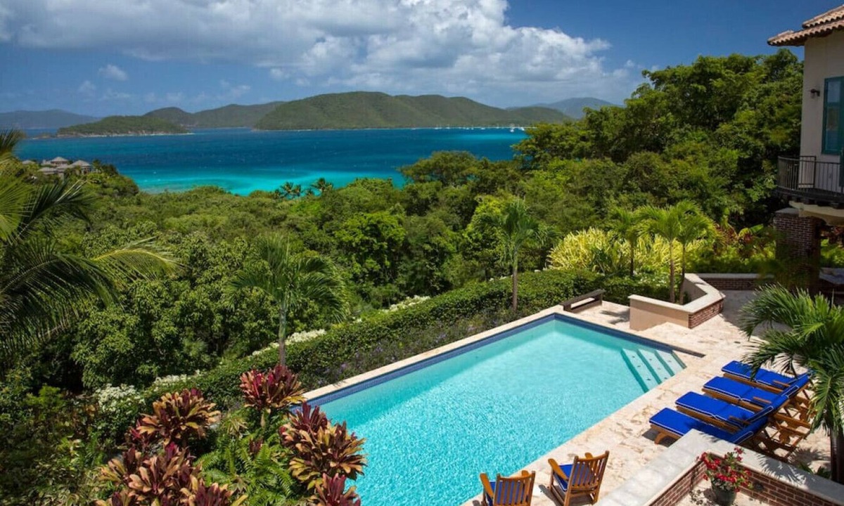 Estate Peter Bay House | Luxurious 11 Peter Bay-walk to the beach-backup power