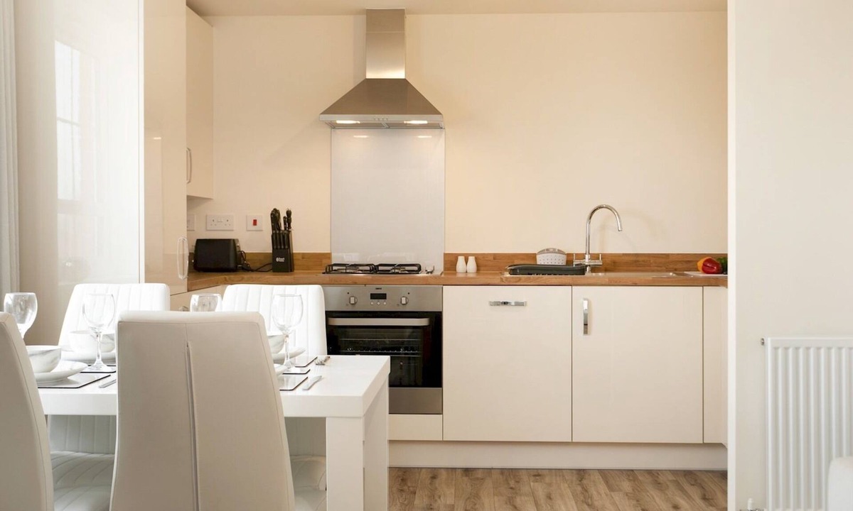 Bramcote Apartment | Luxurious 2-Bed Nottingham Retreat with Parking - Pass the Keys
