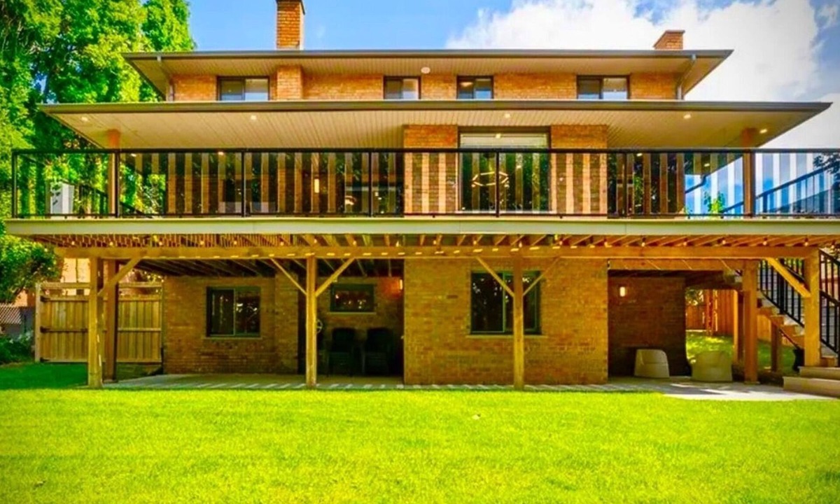 Rosemount House | Luxurious 2 bedroom Heated floor 2 bathroom near to Chicopee Hill & Airport