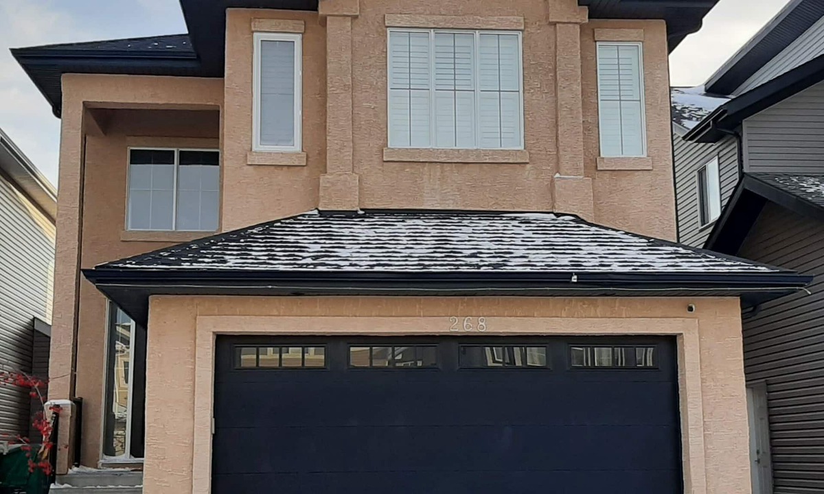 Northeast Edmonton House | Luxurious 2-Storey House -Family| Families| Groups |5 Bedrooms | 6 Beds