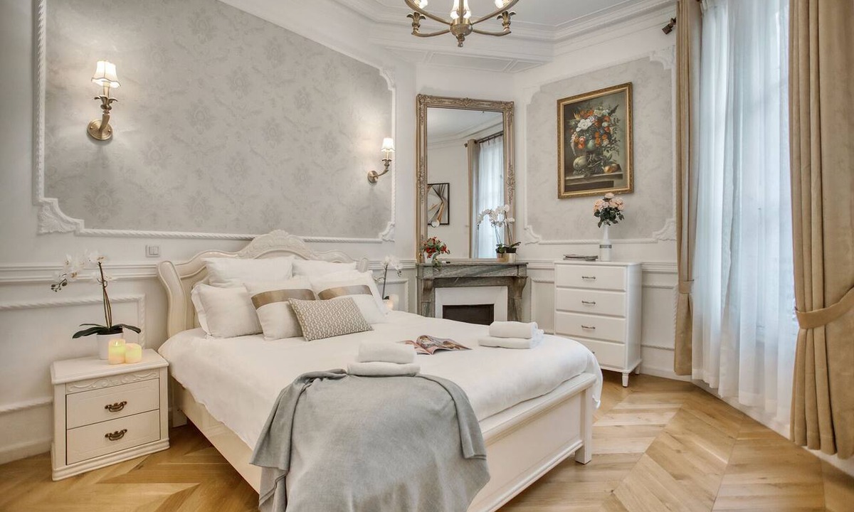 Chaussee-d'Antin Apartment | Luxurious 250m² 7BR at Galeries Lafayette - Rare