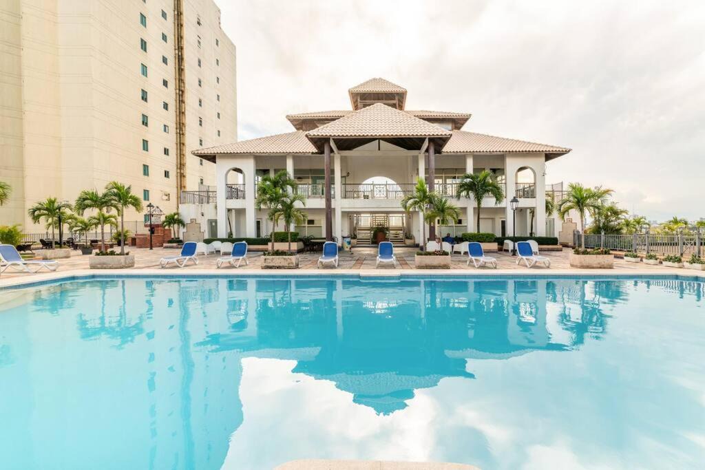 San Geronimo Apartment | Luxurious 2BDR condo located in Prestigious Tower.