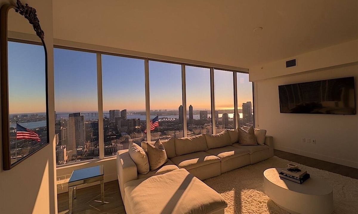 East Village Apartment | Luxurious 2BR/2BA High-Rise in East Village – Walk to Petco Park & Gaslamp