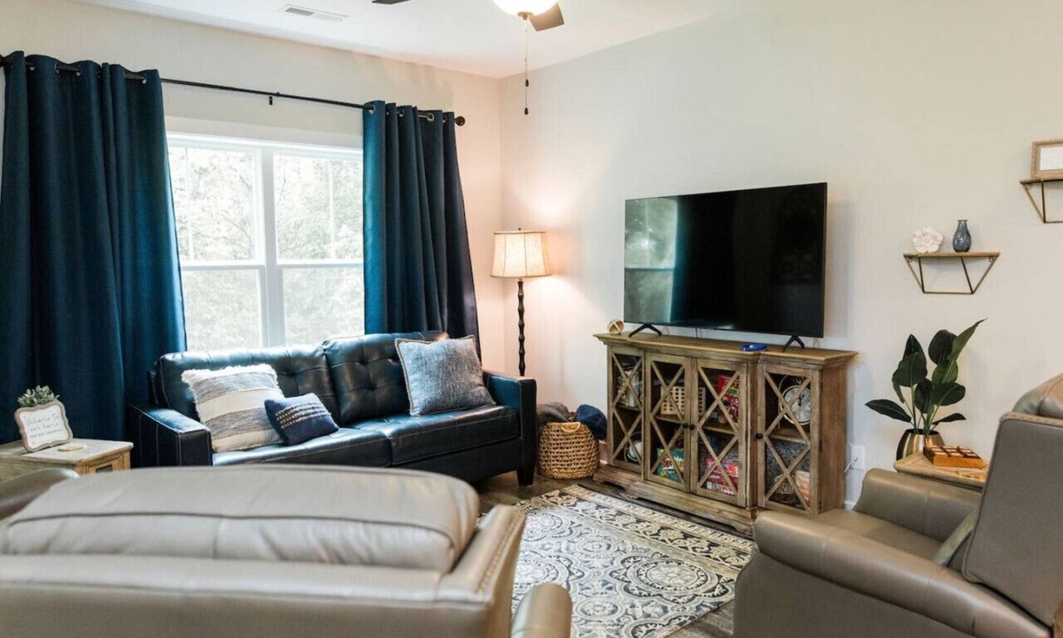 Forest Condo | Luxurious 2BR Condo with Private Outdoor Patio