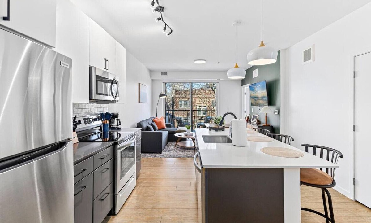 Carag Apartment | Luxurious 2BR Retreat near Downtown Roofdeck & Gym