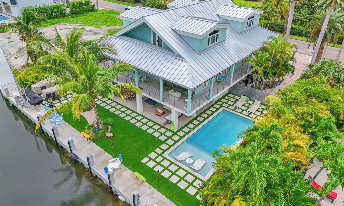 Coury House | Luxurious 3-bedroom home with Pool and Dock in Key Colony Beach
