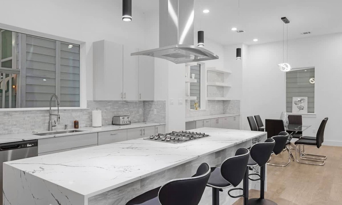 South Central Houston House | Luxurious 3 Bed3 Bath Near Downtown Houston