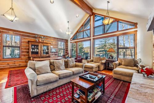 Stonehaven House | Luxurious 4BR Retreat with Hot Tub Near Gold Course