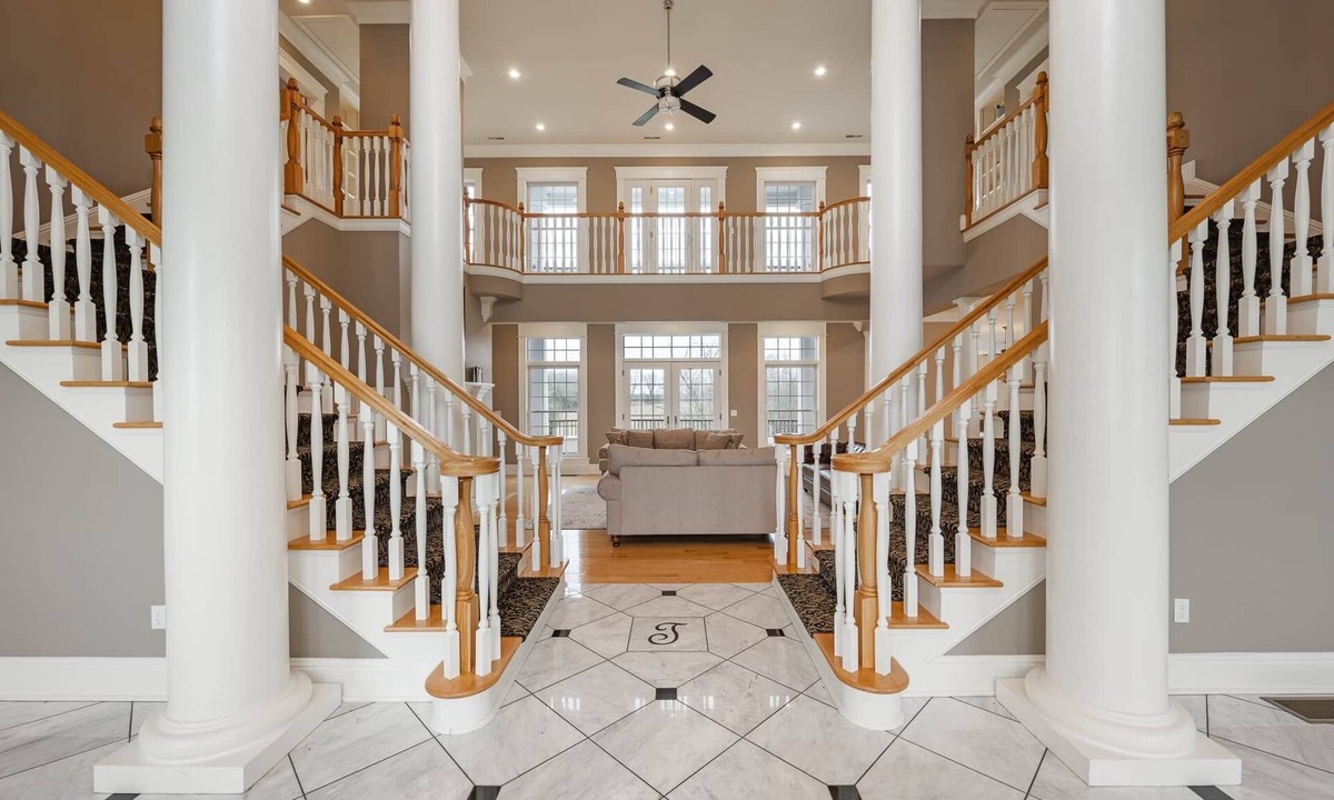 Bloomfield House | Luxurious 5-Bed Escape in Heart of Bourbon Trail