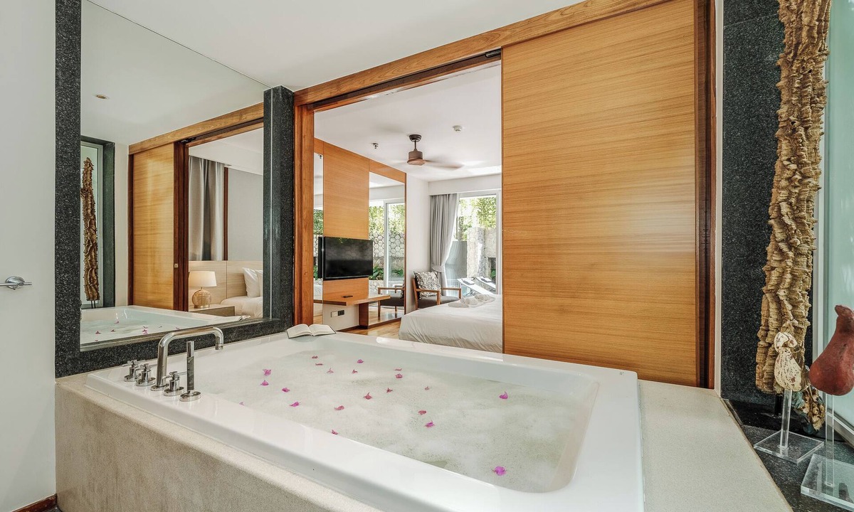 Cherngtalay Apartment | Luxurious 5-BR Apartment with Private Pool 3-Min Walk to Surin Beach