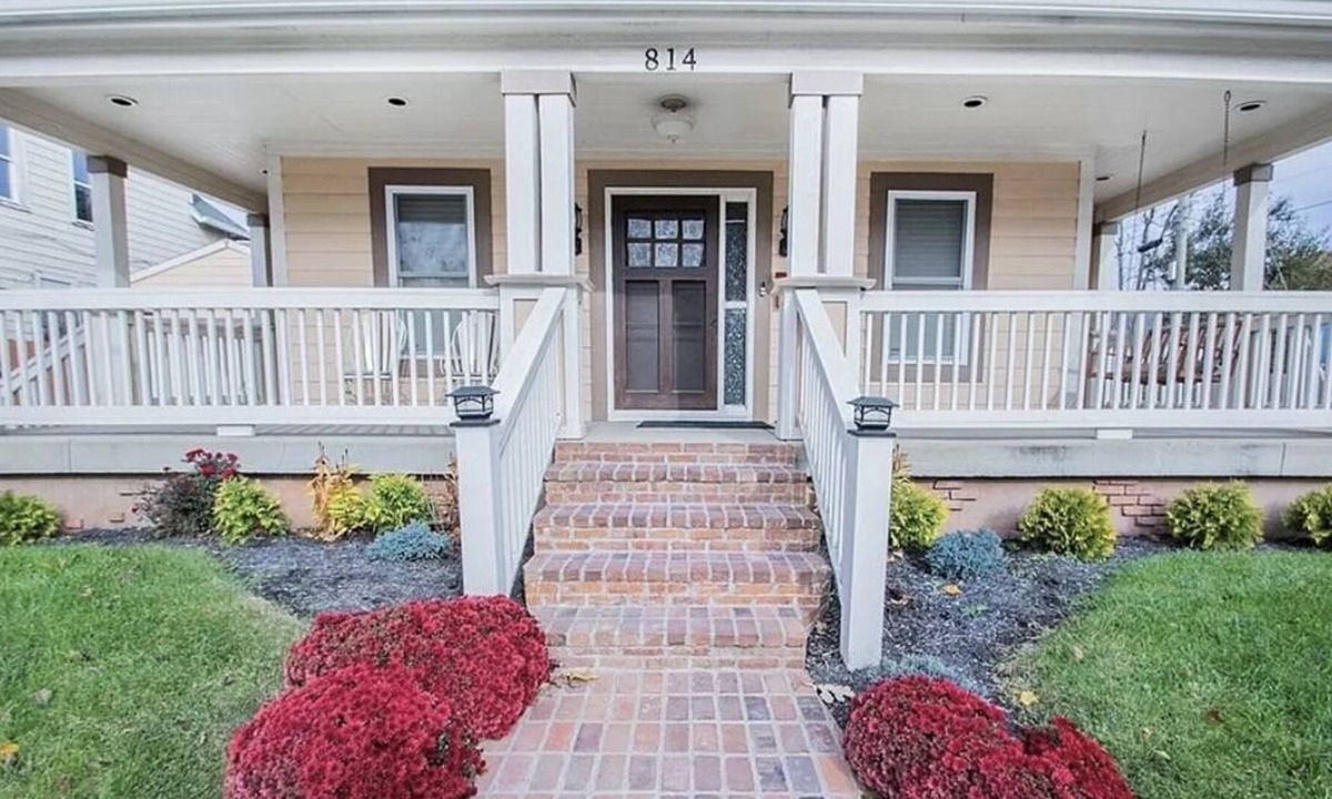 Kennedy King House | Luxurious 5BR 4BA in Heart of Indy W/ King Bed