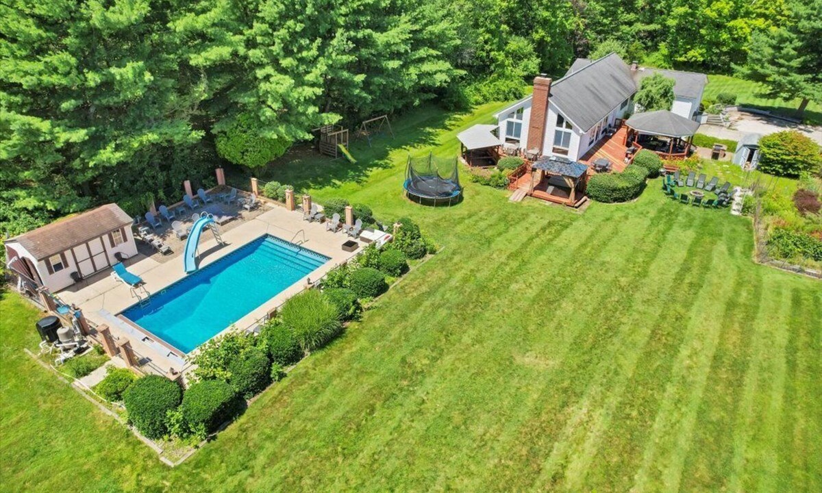 Monroe Villa | Luxurious 7 Bedroom Estate with Heated Pool and Hot Tubn