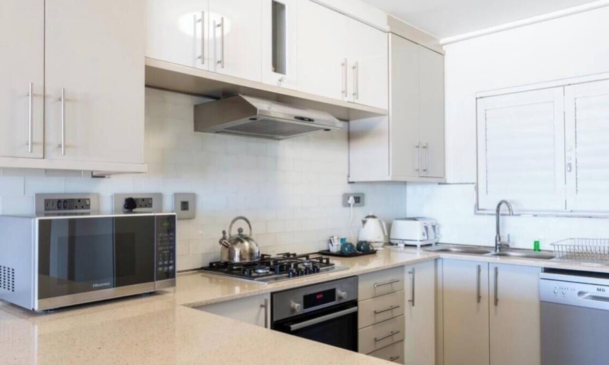 Lagoon Beach Apartment | Luxurious Accessible Apartment in Vibrant Kaapstad