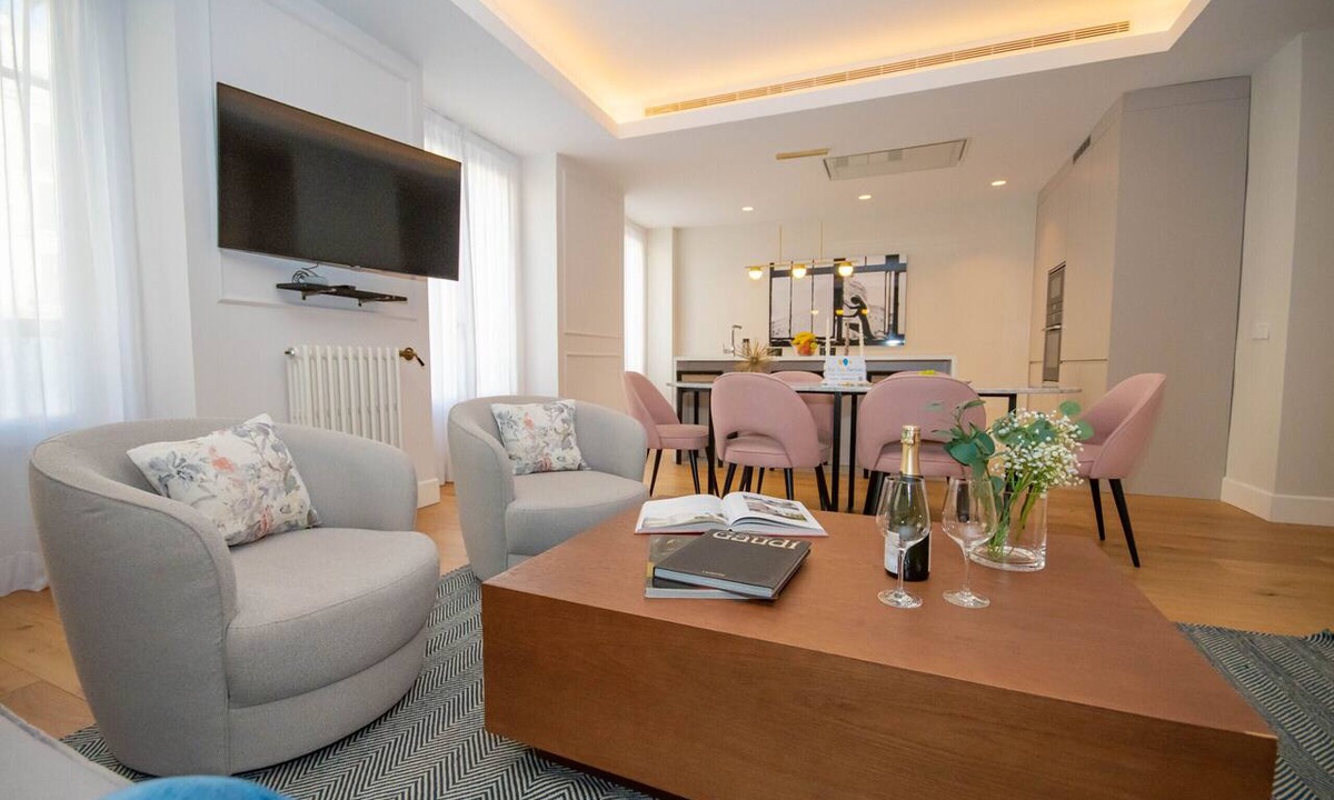 Cortes Apartment | Luxurious and Elegant Calle Alcalá Madrid Center ALC35
