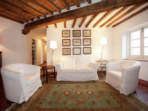 Rocca Grimalda House | Luxurious Apartment in Rocca Grimalda with Garden