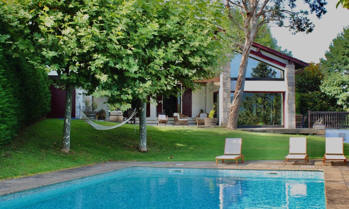 Behobie Villa | Luxurious Basque villa with Rhune views and large garden