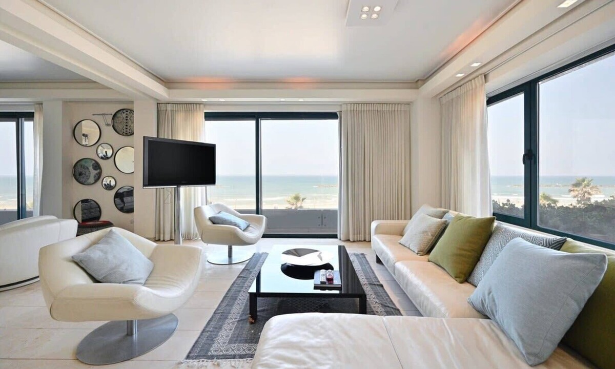 Tel Aviv Promenade Apartment | Luxurious Beach Front 1BR by HolyGuest