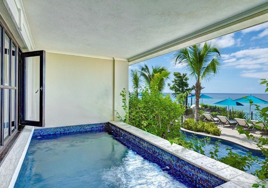 Durants Condo | Luxurious Beachfront Apartment