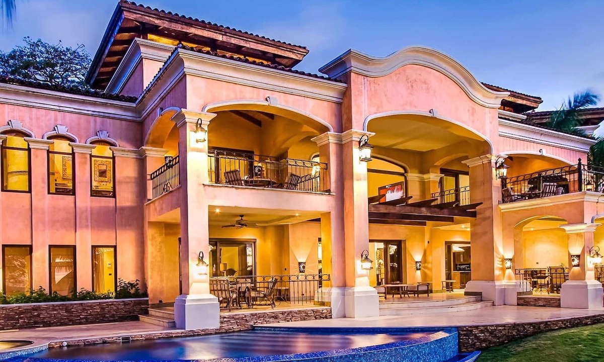 Playa Flamingo Villa | Luxurious Beachfront Mansion with a Stunning Infinity Pool in Playa Flamingo