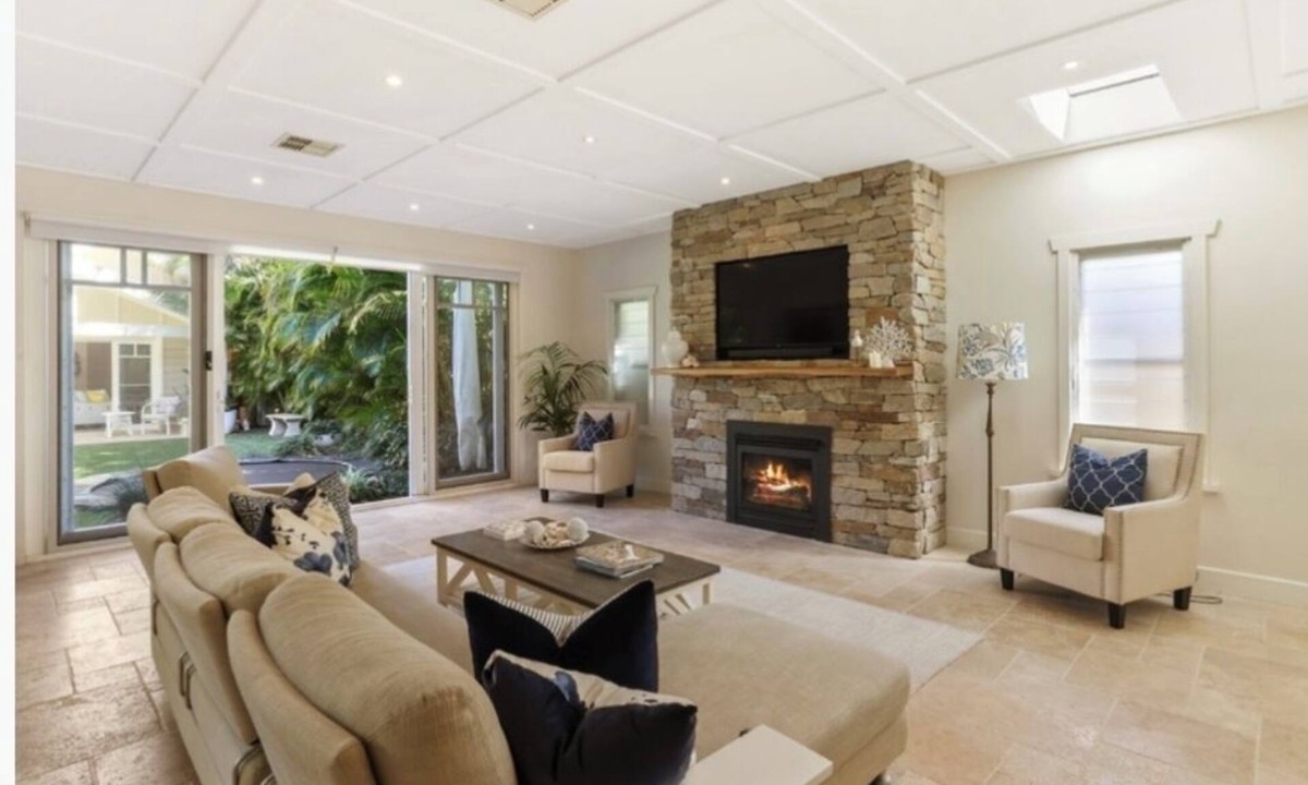 Mona Vale Apartment | Luxurious Beachside Oasis Sleeps 10