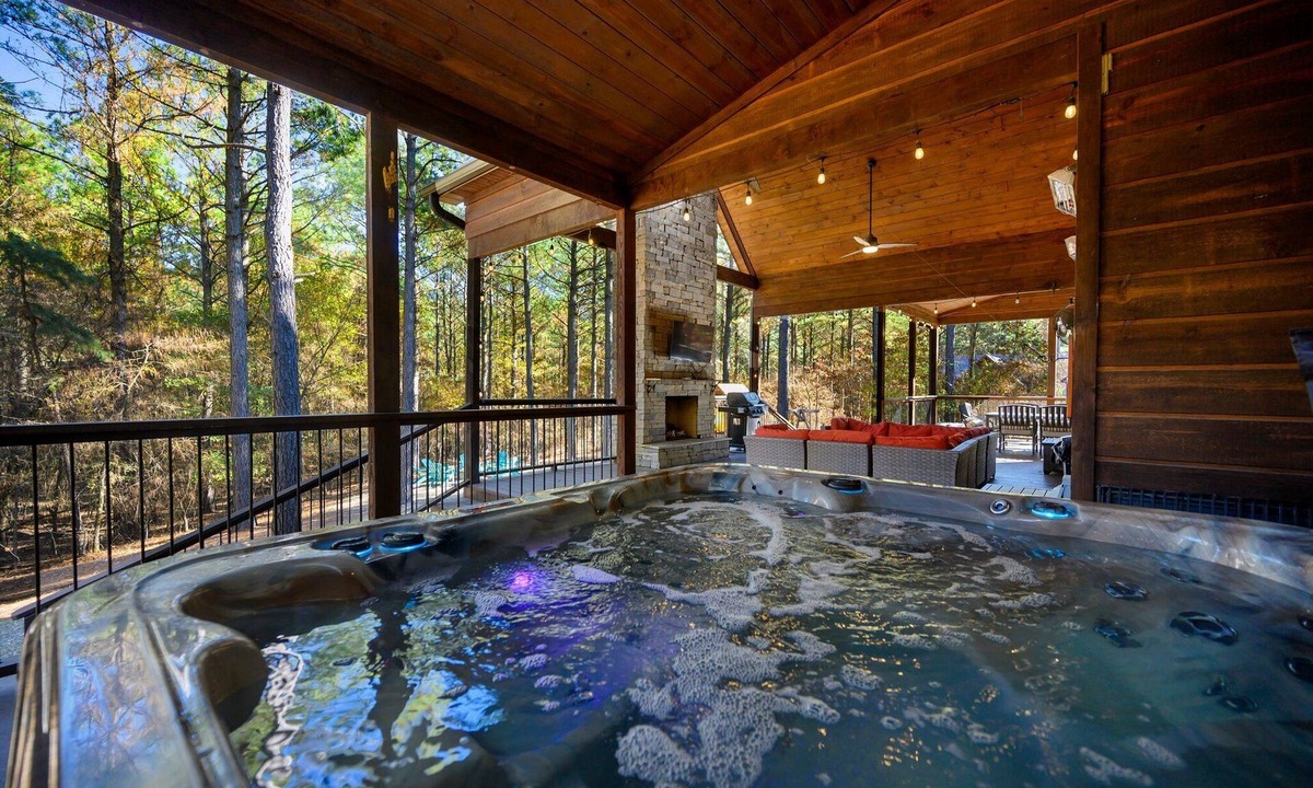 Hochatown Cabin | Luxurious cabin in central location for 14 guests