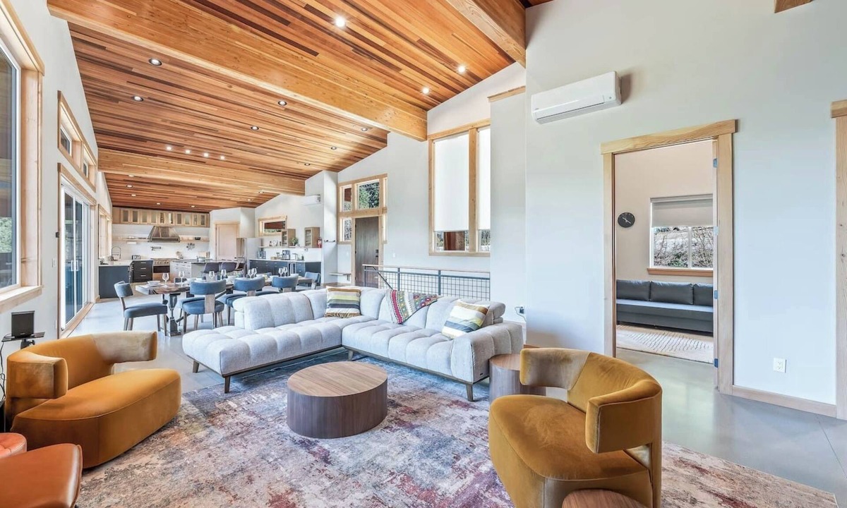 Leavenworth Cabin | Luxurious cabin on LK Wenatchee w/access & hot tub