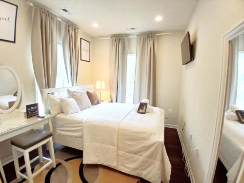 Northeast Bed & Breakfast | Luxurious & Cheery Private Room in DC