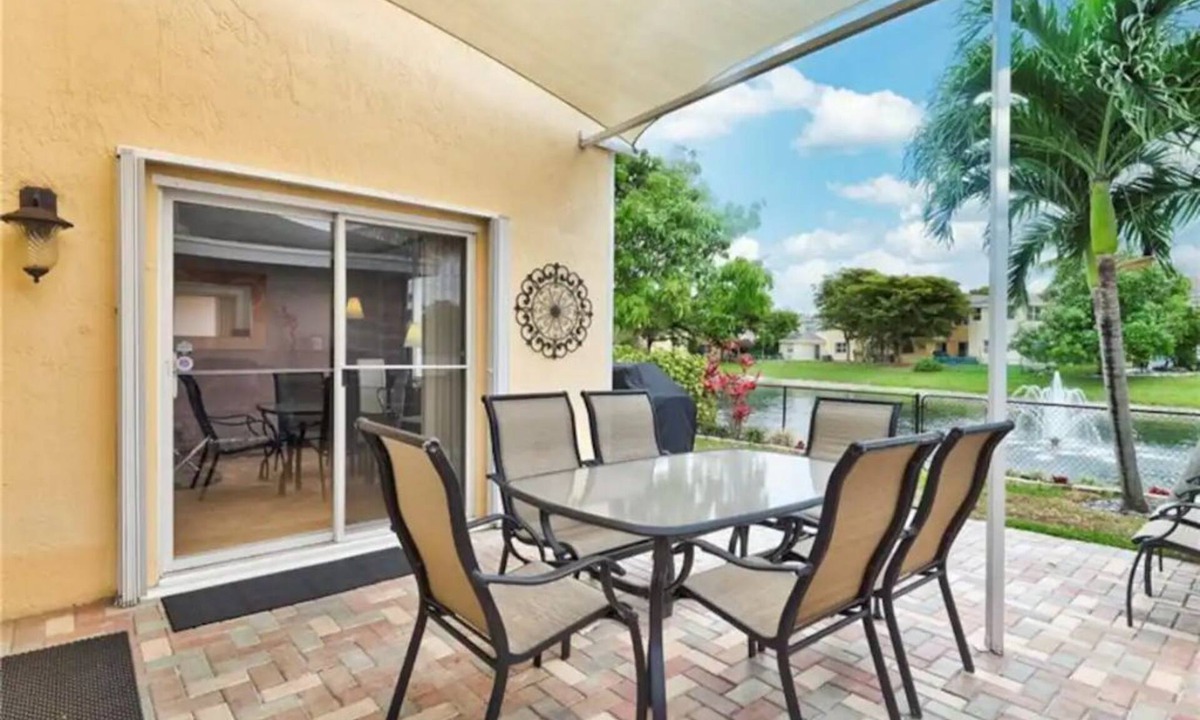 Pompano Beach House | Luxurious, Clean & Convenient Water Front Home in a Safe Área