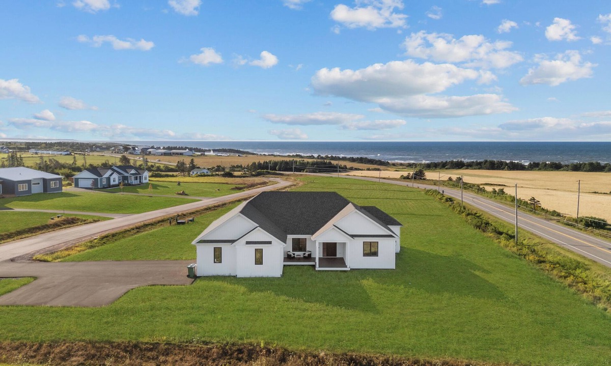Cavendish House | Luxurious Coastal Country Farmhouse located in North Rustico