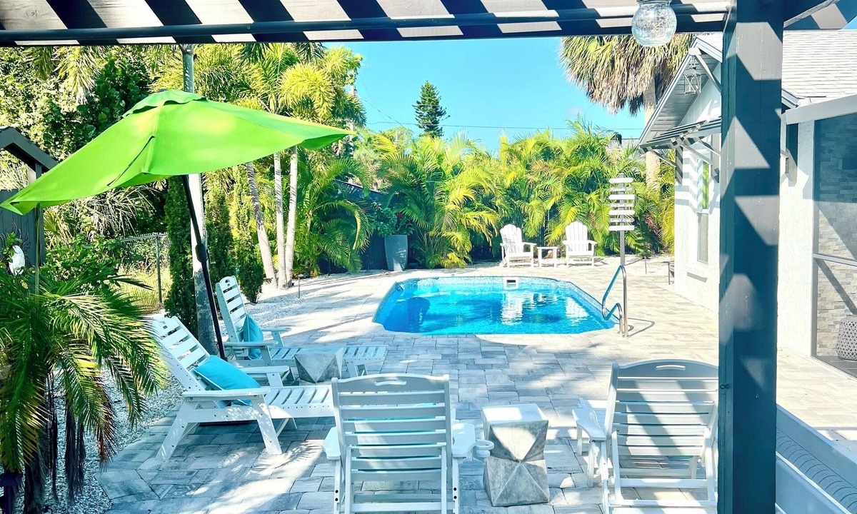 South Venice House | Luxurious Coastal 3 bed 2 Bath Private Pool minutes from Beach