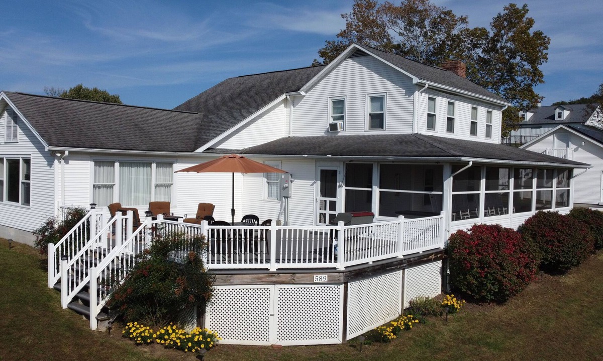 Berkeley Springs House | Luxurious country home. 120 acres. 5 Bedrooms. Basement game room. Fitness Rm.