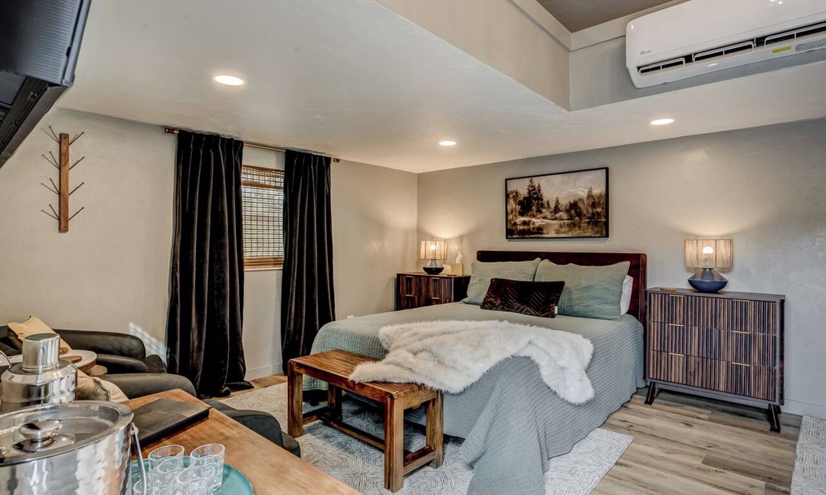 Stillwater Cottage | Luxurious & Cozy 2-bedroom cottage with HOT TUB in Stillwater
