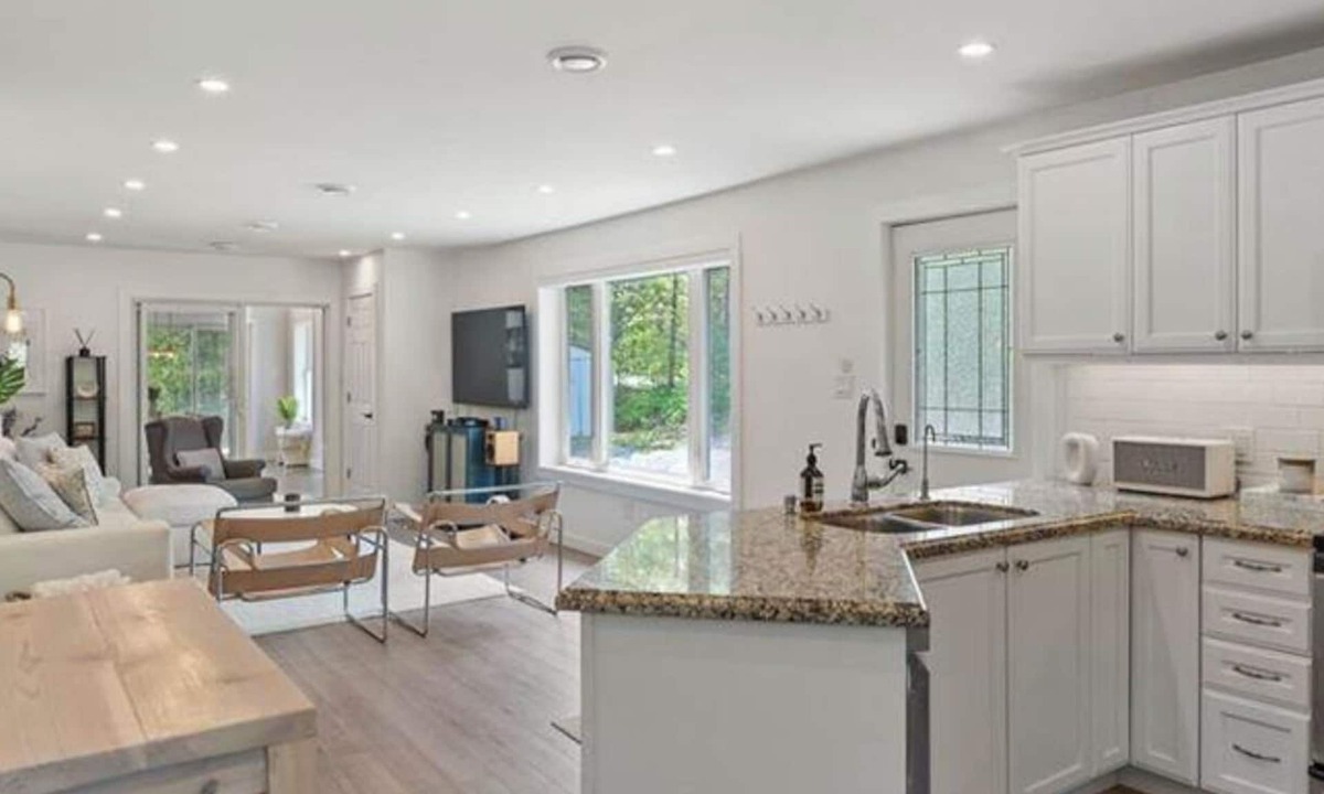 Muskoka Lakes House | Luxurious cozy getaway in the heart of Muskoka!