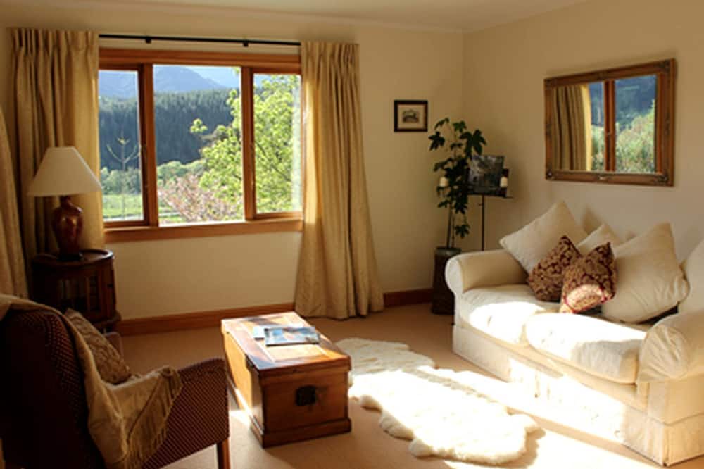 Ngatimoti Cabin | Luxurious Deluxe Suite in Lodge near Nelson in the Tasman Bay