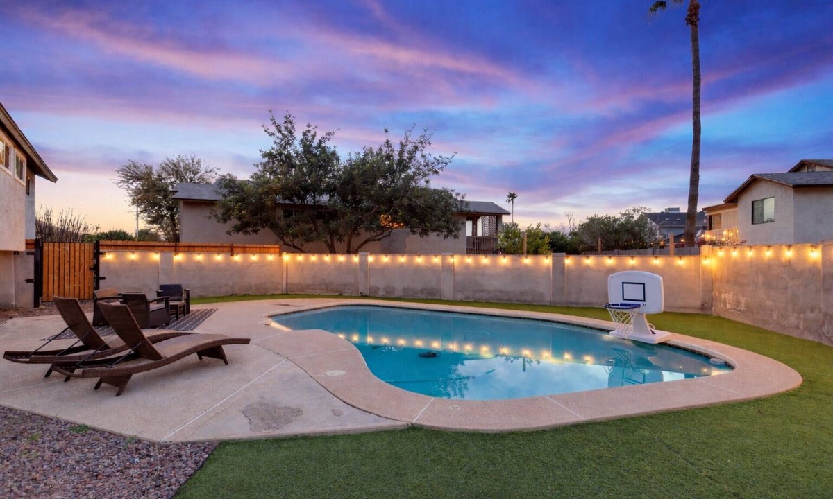 Stoneybrook House | Luxurious Desert Oasis: Heated Pool, Game Room, Mini-Golf, BBQ, Spacious Home
