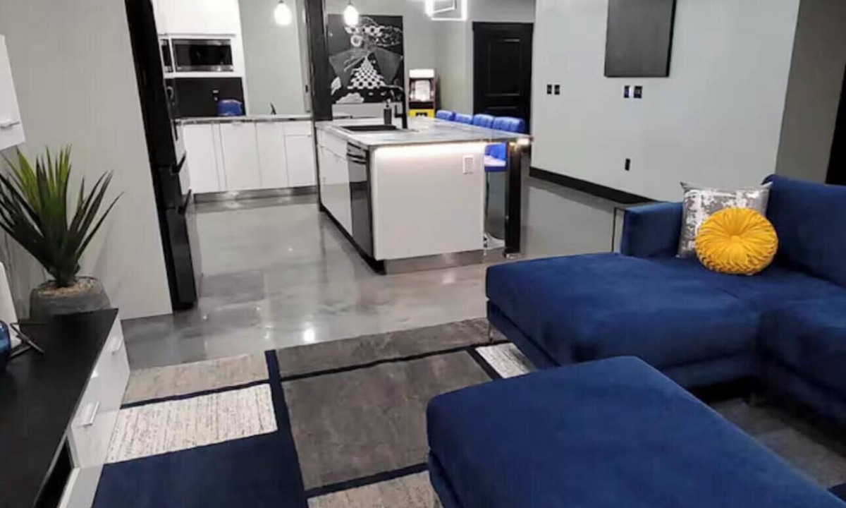 Elizabethtown Condo | Luxurious downtown rooftop condo c free ev charging for any type vehicle