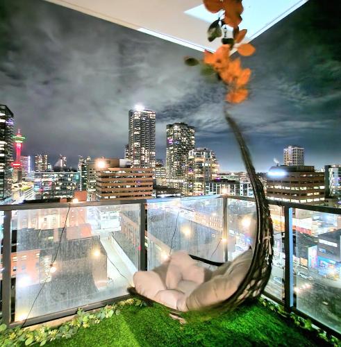 Connaught Apartment | Luxurious Downtown condo with spectacular views