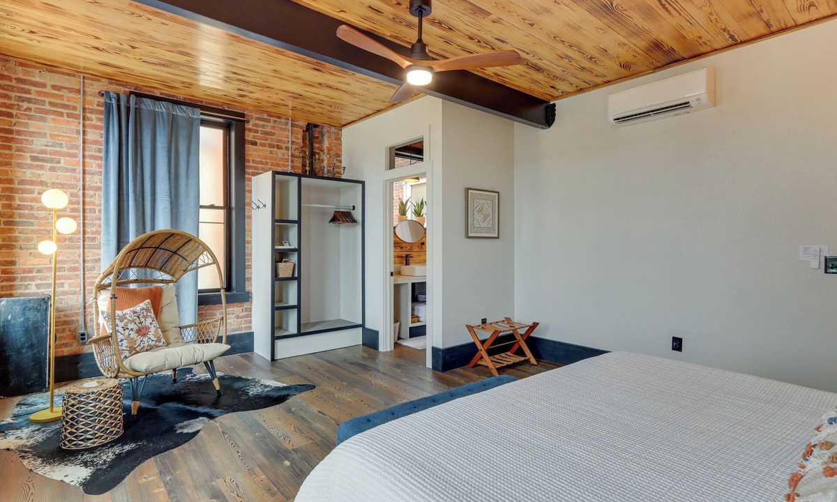 Murphy Apartment | Luxurious Downtown Murphy Vacation Rental Loft!