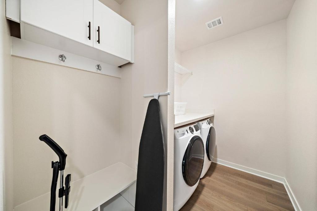 Washington Ave./ Memorial Park Apartment | Luxurious executive king suites