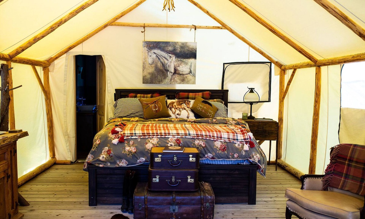 Helena Cabin | Luxurious Glamping With Complete Privacy & 360° Views of the Rocky Mountains