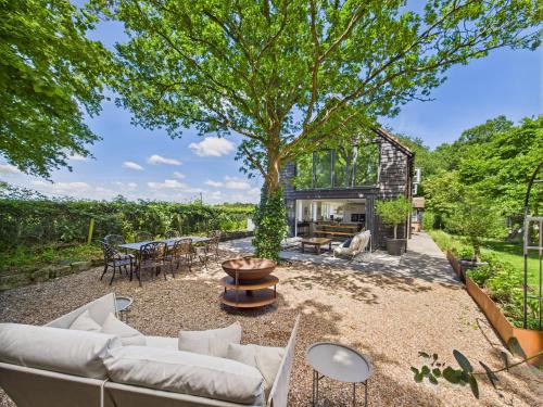 Cadmore End House | Luxurious Hideaway- Cadmore End- Chiltern Hills - Pass the Keys