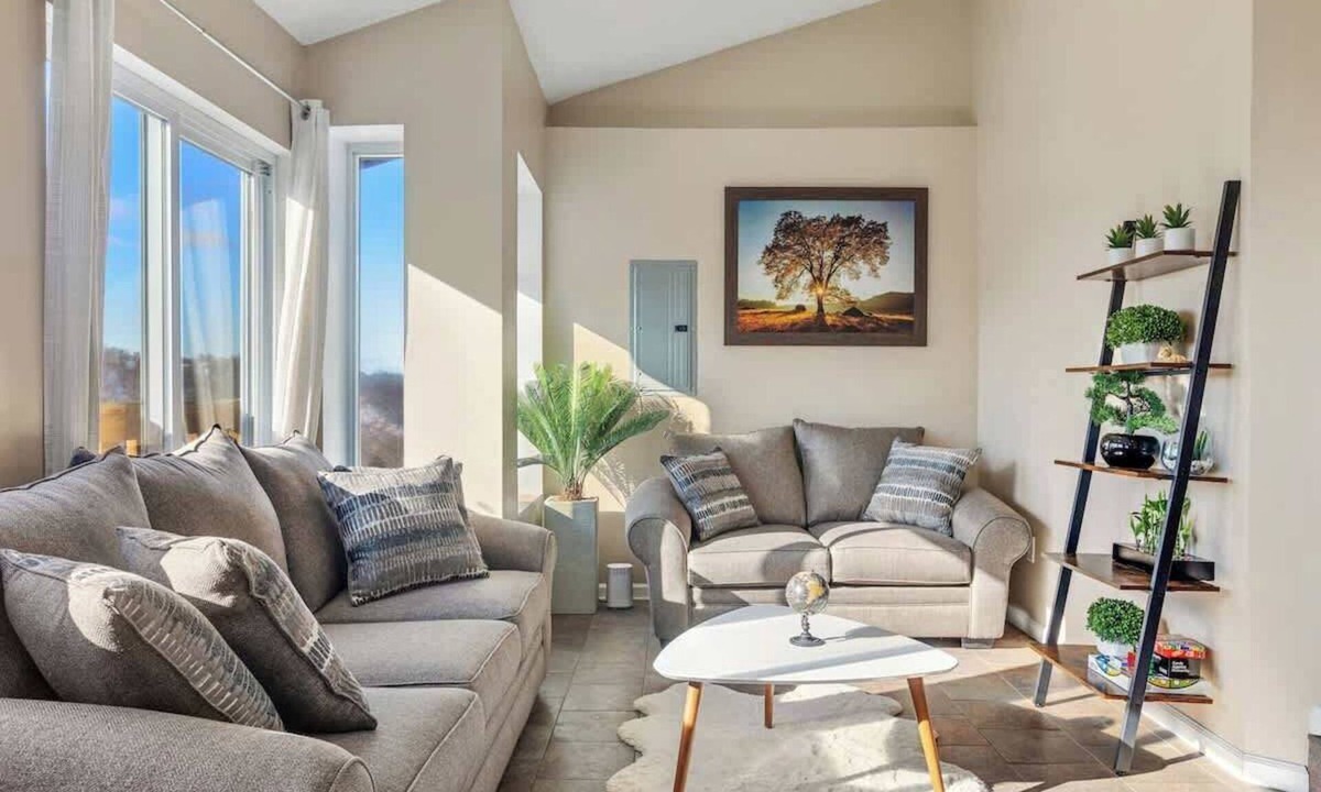 Millvale House | Luxurious Hideaway with a Skyline View