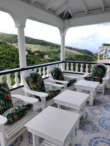 Mahaut Villa | Luxurious Hillside Villa Near Roseau