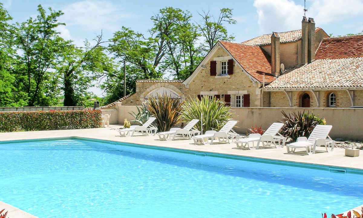 Gardonne House | Luxurious home in Gardonne with private swimming pool, can be inside or outside