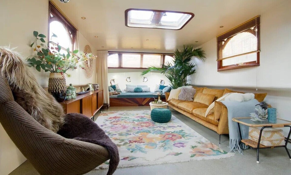Jordaan Boat Rental | Luxurious Houseboot with jacuzzi in the Historic Amsterdam Canals