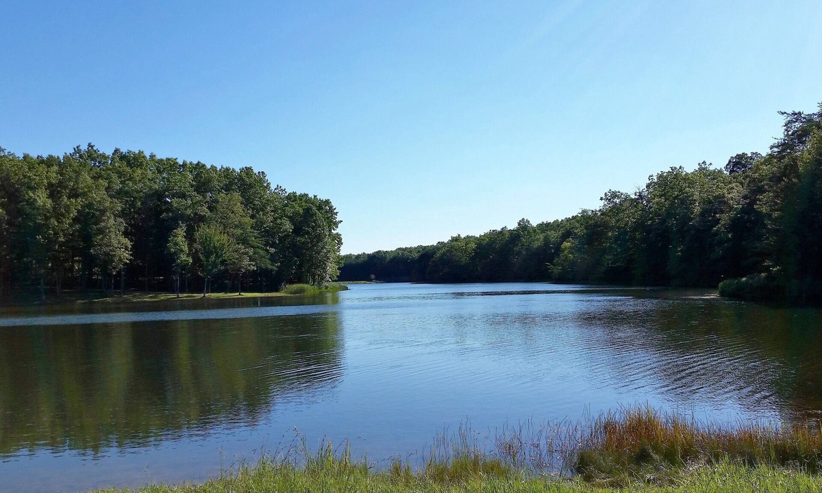 Monteagle Cabin | Luxurious Log Cabin With Breathtaking Bluff View and Hot Tub!